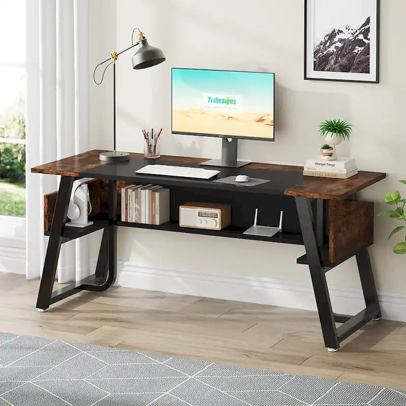 Bureau de direction marron rustique avec rangement sous l'étagère et pieds en métal industriel