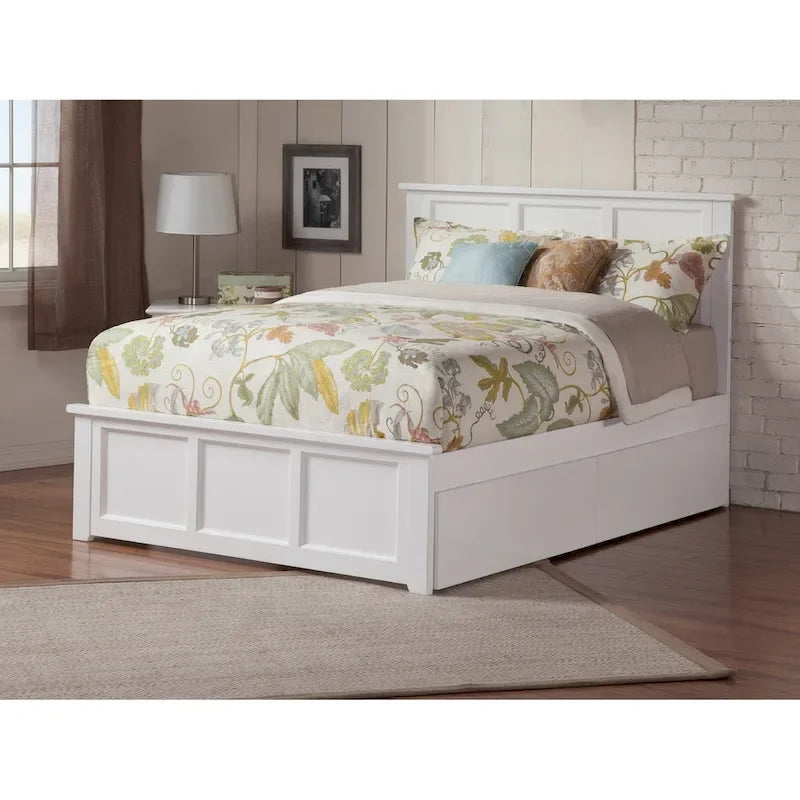 Lit plateforme Queen blanc avec tiroirs de rangement intégrés et tête de lit à panneaux