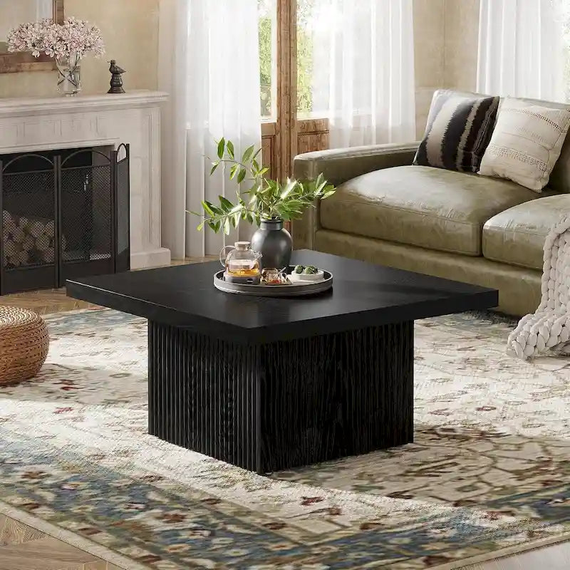 Table basse carrée en bois marron avec base cannelée pour salon