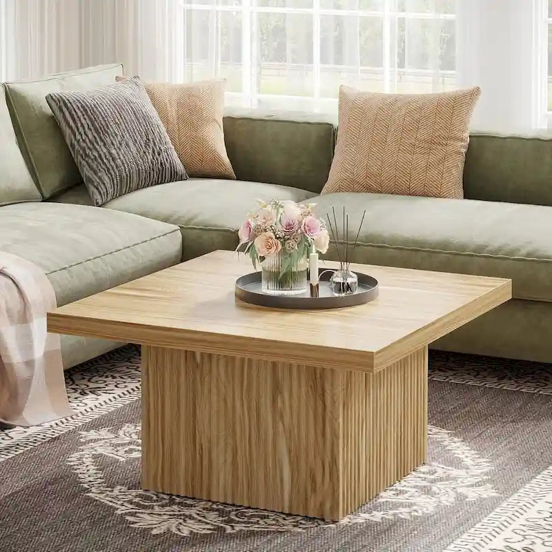 Table basse carrée en bois marron avec base cannelée pour salon