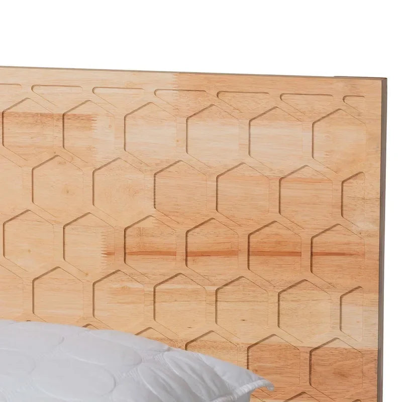 Lit plateforme en bois d'hévéa sculpté en nid d'abeille avec tête de lit rectangulaire
