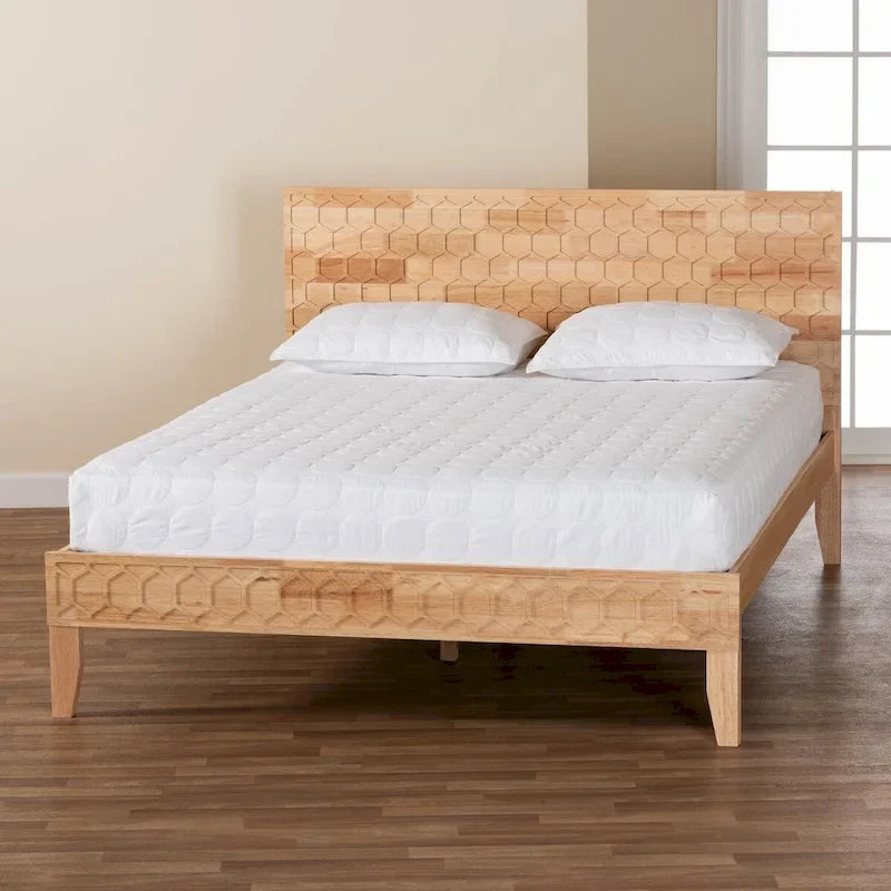Lit plateforme en bois d'hévéa sculpté en nid d'abeille avec tête de lit rectangulaire