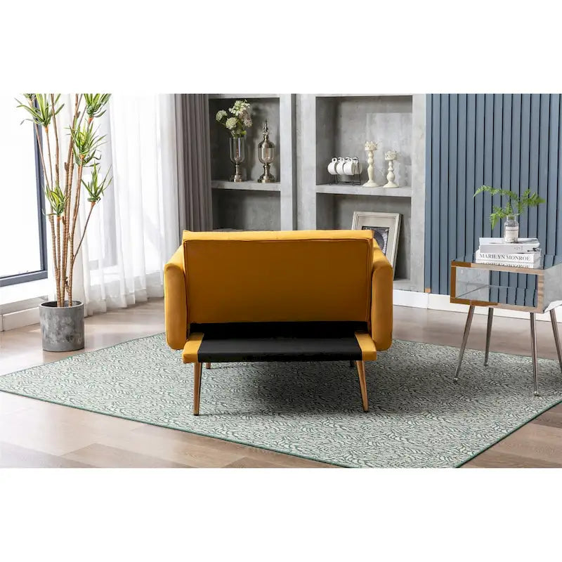 Fauteuil tonneau en velours avec pieds or rose et assise capitonnée, Black Green Mango