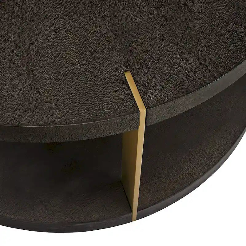 Table basse ronde en similicuir imitation galuchat brun foncé avec cadre en métal doré