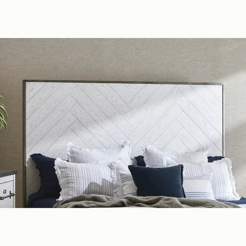 Cadre de lit plateforme à motif chevrons en bois de chêne blanc et acier couleur étain